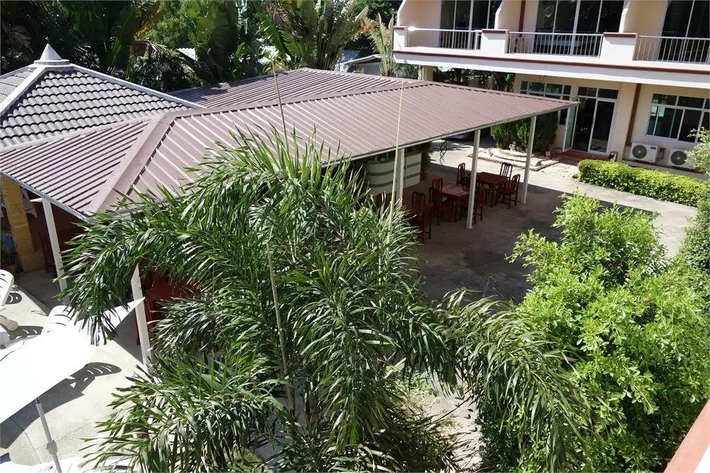 JUNGLE RESORT