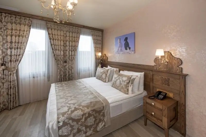 PERAPOLIS HOTEL