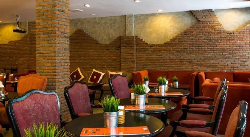 CHECK INN PHROMPHONG