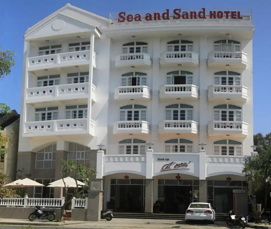SEA & SAND
