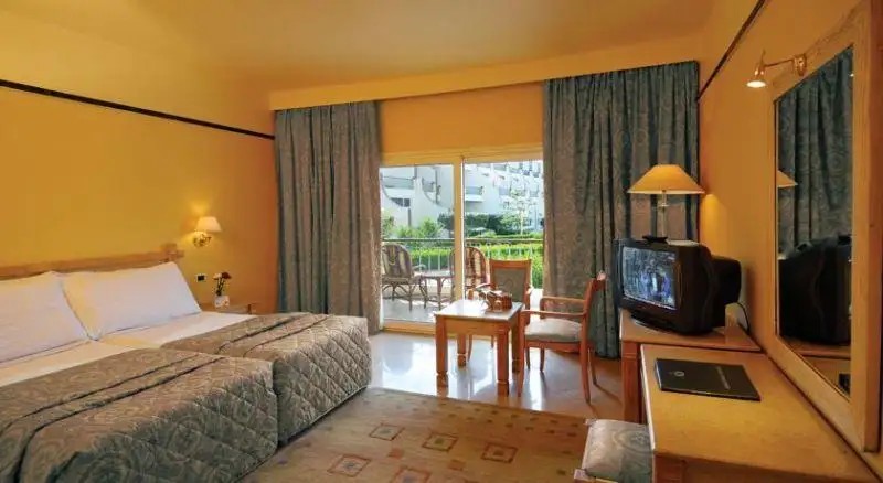 CATARACT PYRAMIDS RESORT