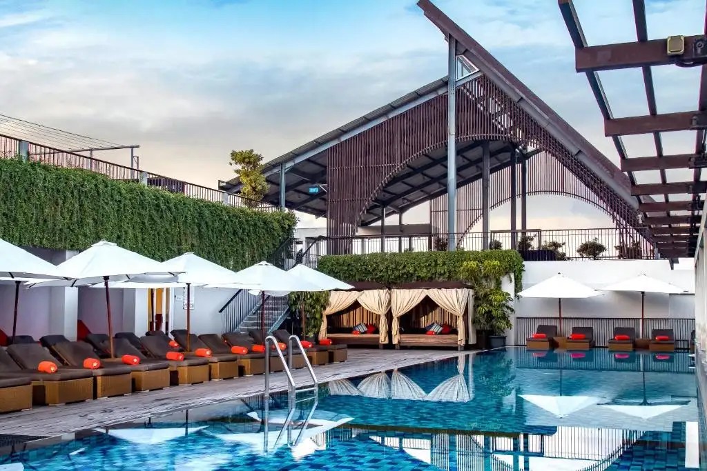 THE ONE LEGIAN