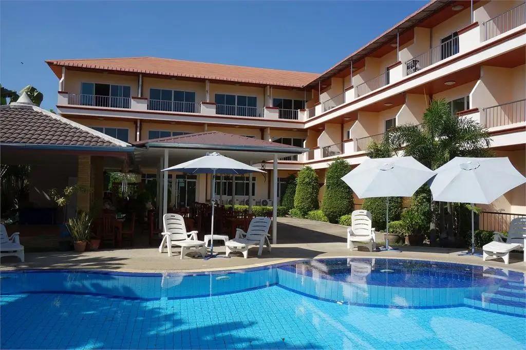 JUNGLE RESORT