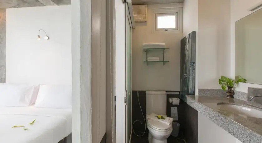 THE FRONT APARTMENTS