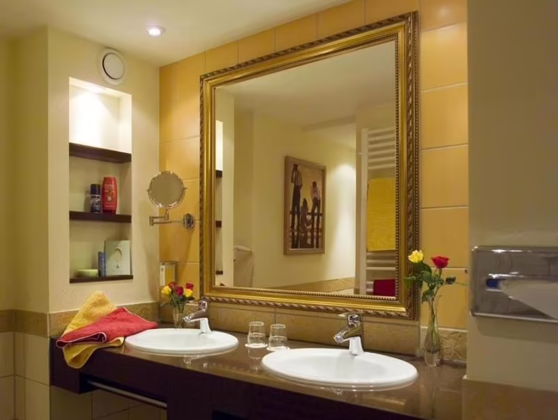 FAVORED HOTEL DOMICIL (EX. BEST WESTERN HOTEL DOMICIL)