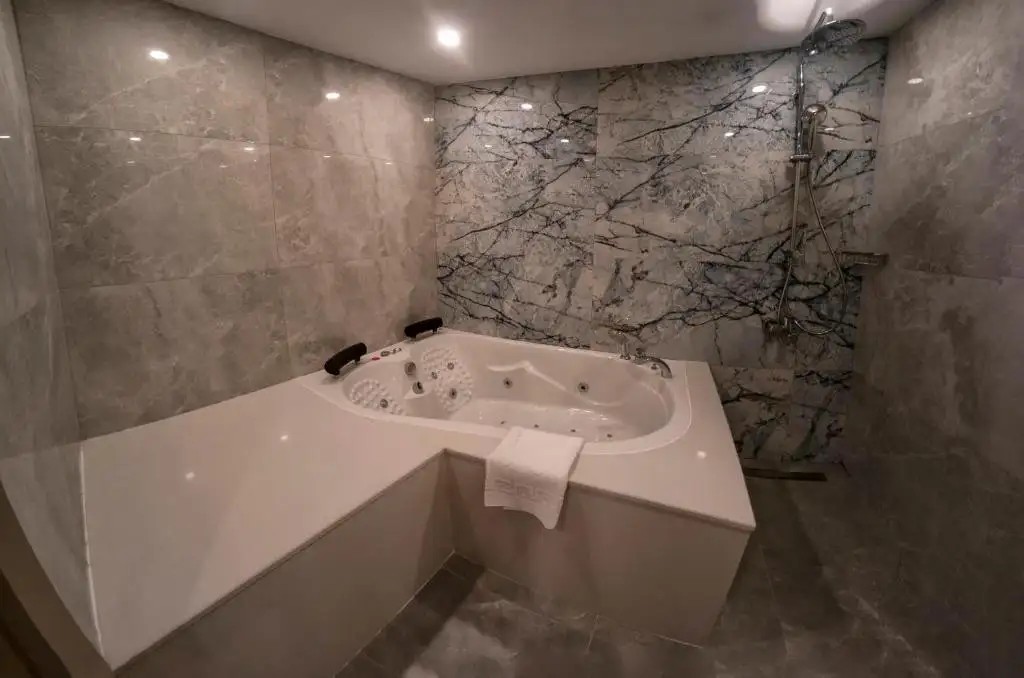 NEVI HOTEL BOUTIQUE