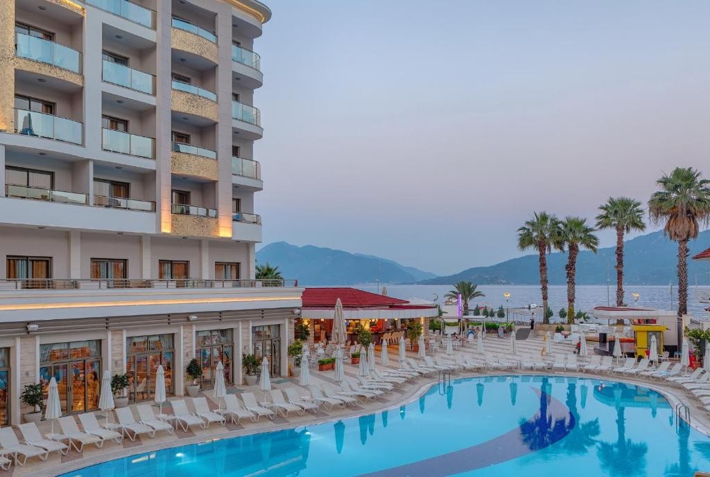 GOLDEN ROCK BEACH HOTEL