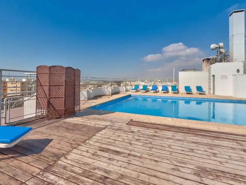 MACKENZIE BEACH HOTEL & APT