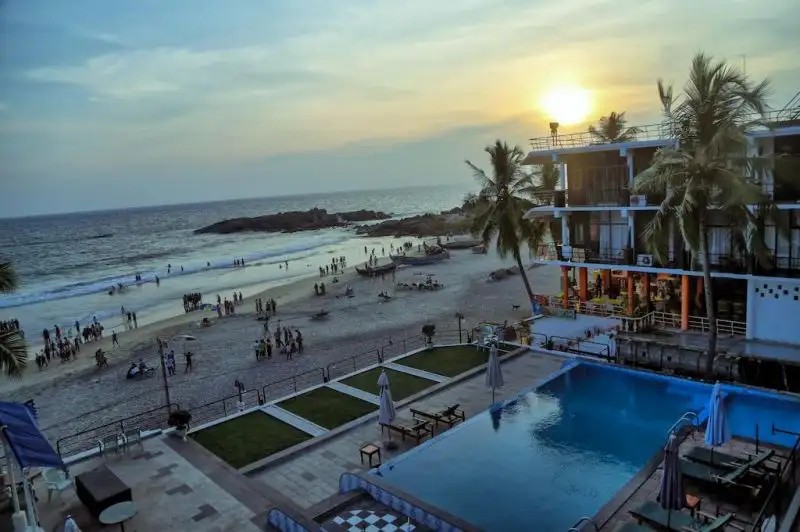 BEACH HOTEL NEELAKANTA