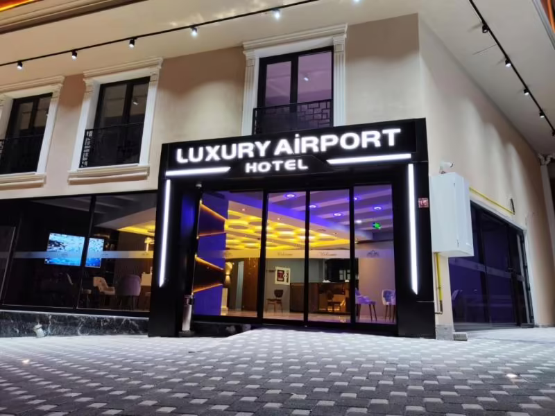 LUXURY AIRPORT HOTEL