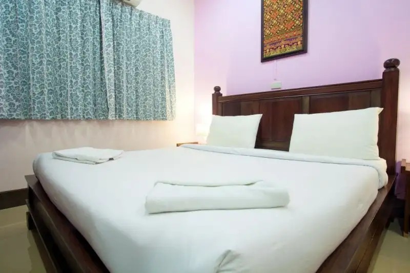 BAAN SUTRA GUESTHOUSE
