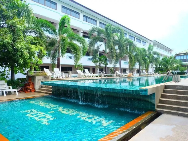 BAY BEACH RESORT (EX. CHOENG MON BEACH HOTEL & SPA)