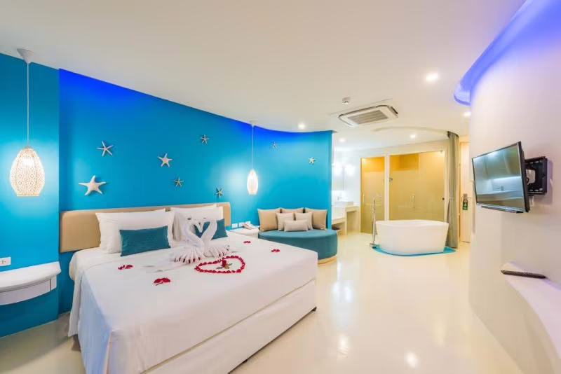 TIDE BEACHFRONT SIRAY PHUKET