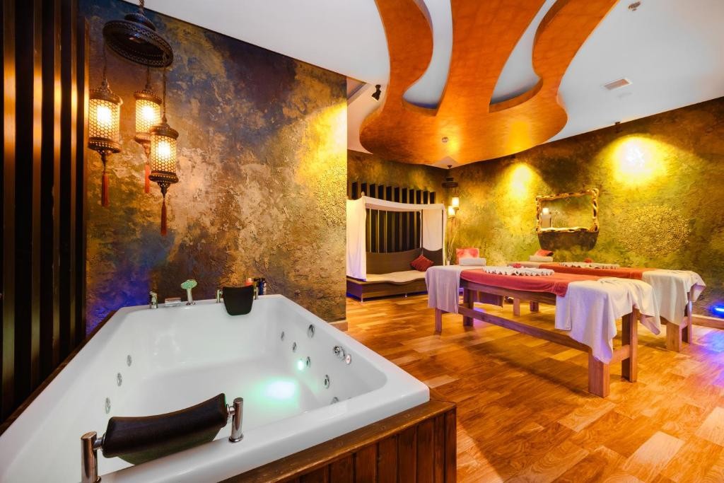 ROYAL GARDEN BEACH HOTEL (EX. ROYAL GARDEN SELECT & SUITE)