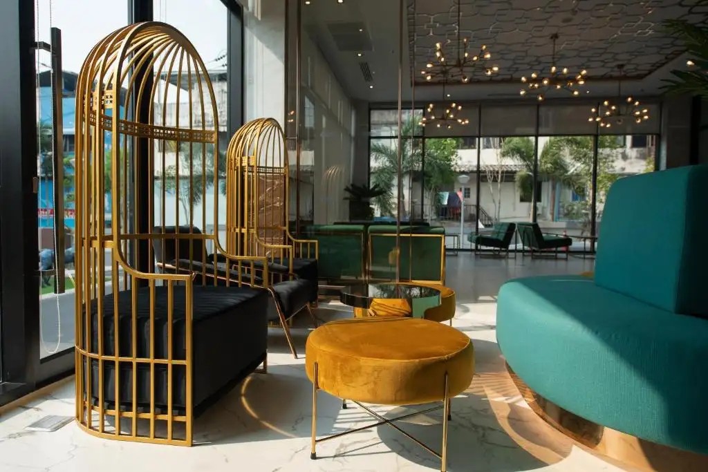 DISCOVERY BEACH HOTEL