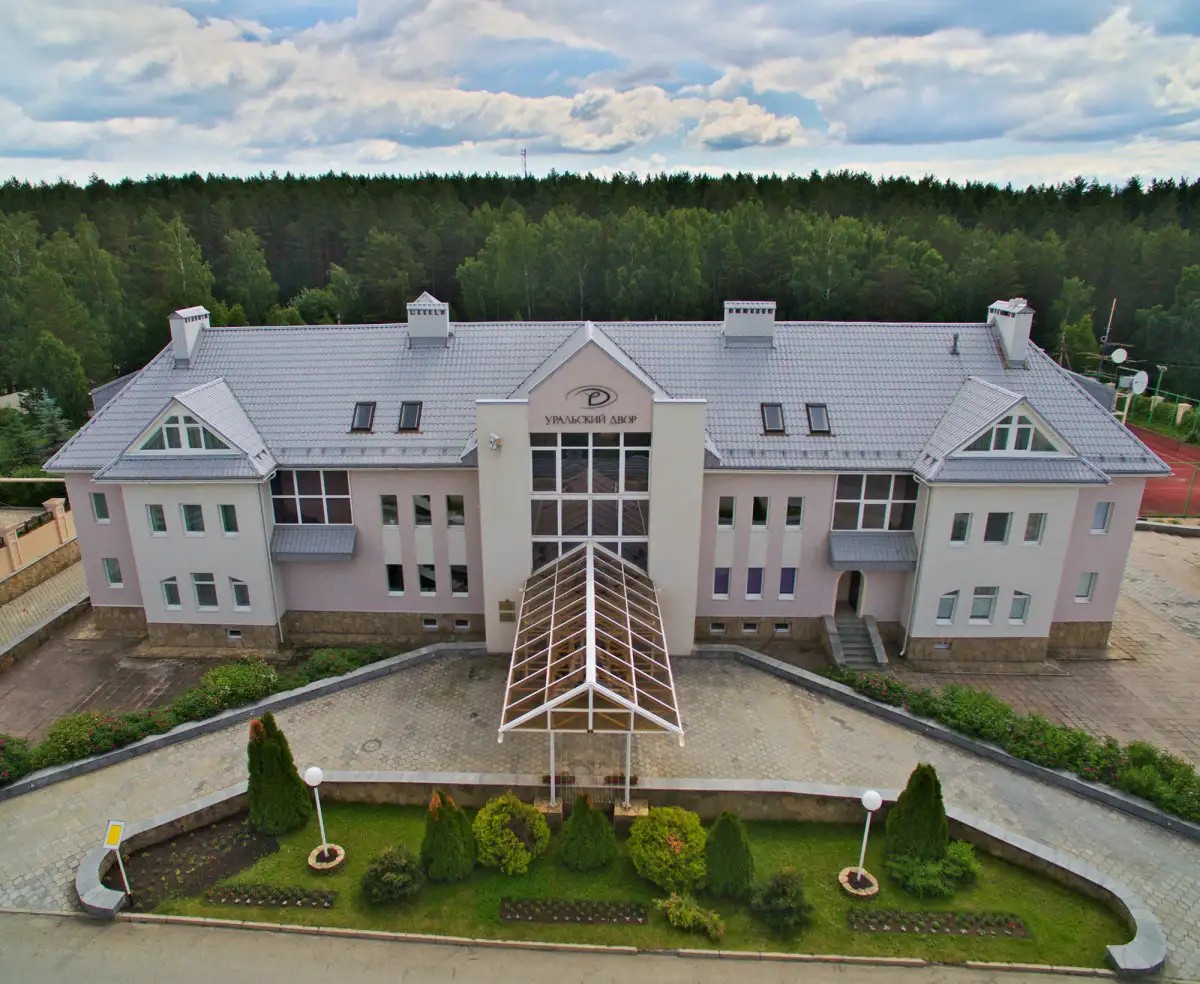 УРАЛЬСКИЙ ДВОР