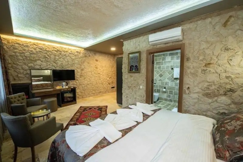 AHIYAN HOTEL