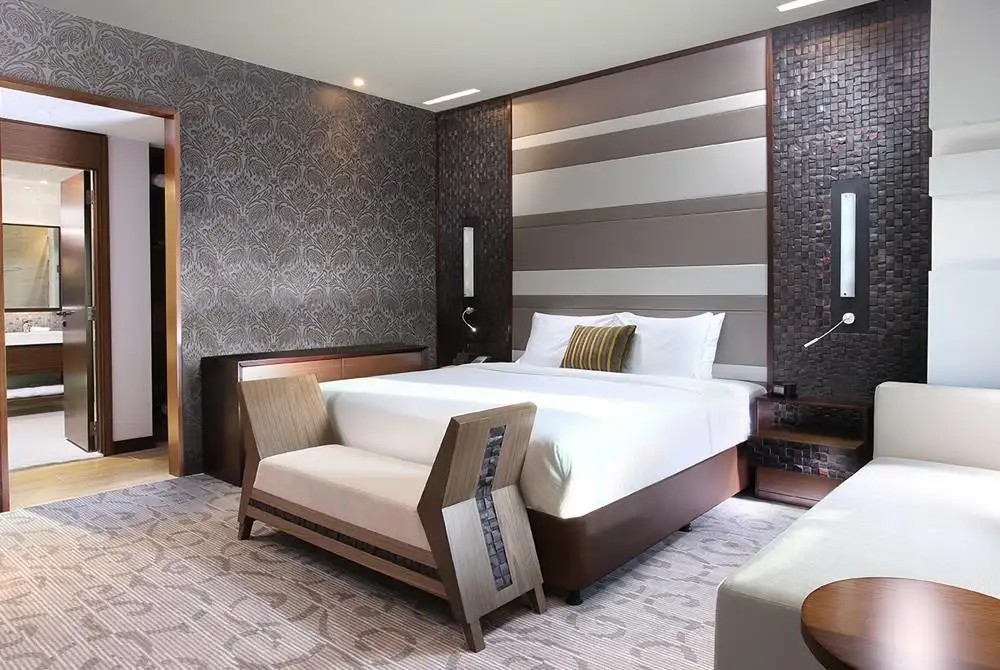 METROPOLITAN SHEIKH ZAYED ROAD