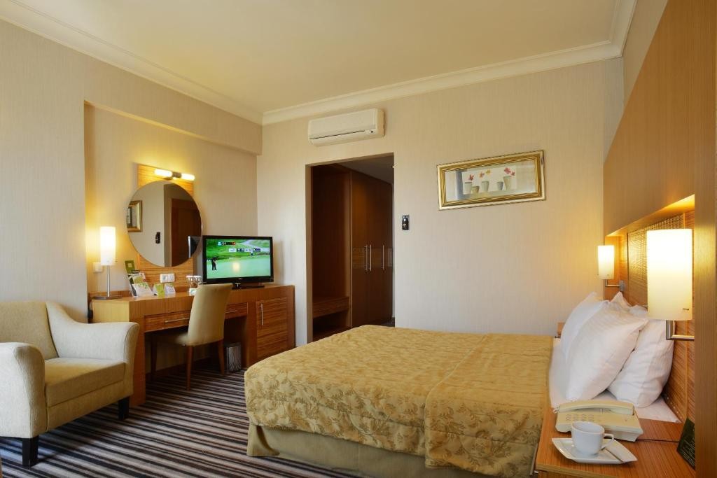 GRAND CETTIA