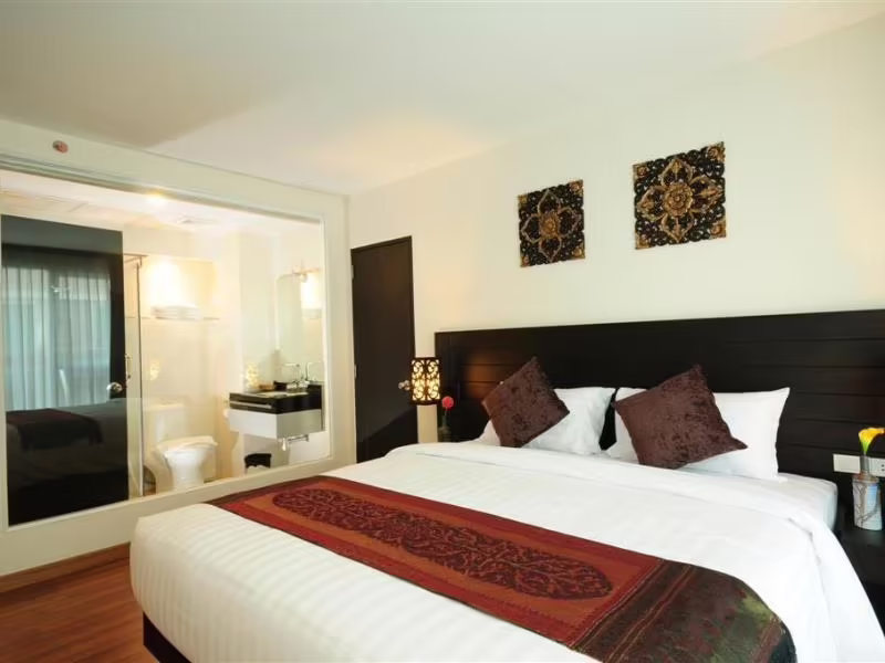 BOSS SUITES NANA