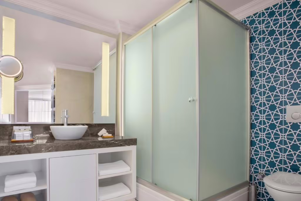 PALOMA MARINA SUITES ADULTS ONLY 16+