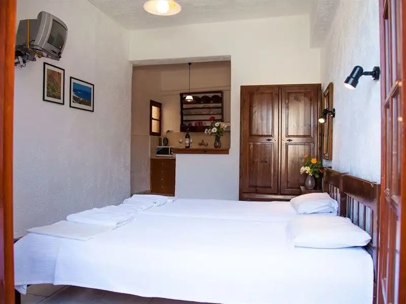 THANIA SEASIDE LUXURY SMOTEL (EX. THANIA STUDIOS APT)