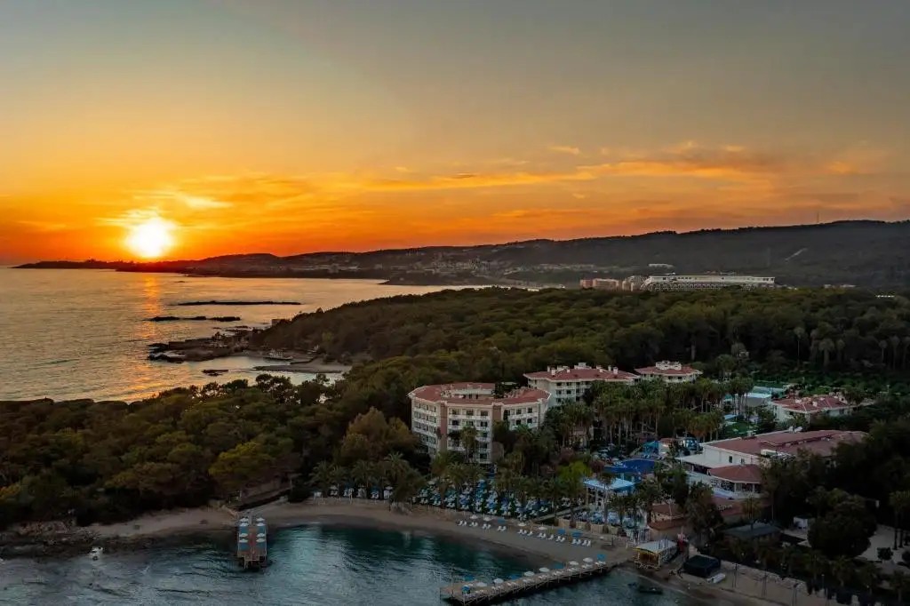 UTOPIA RESORT & RESIDENCE (EX. ALARA PARK HOTEL)