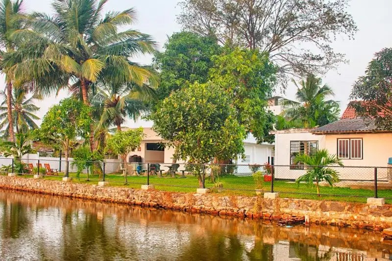 WHITE PALACE