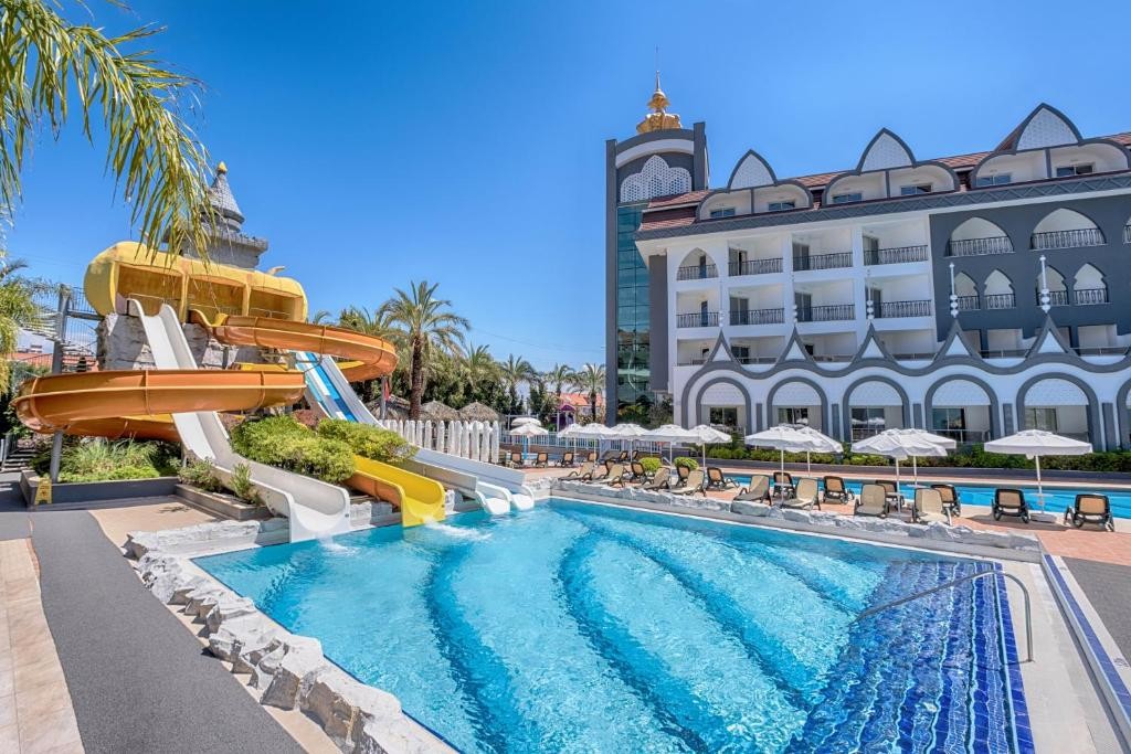 WELL PALACE SIDE (EX.SIDE CROWN CHARM PALACE HOTEL)
