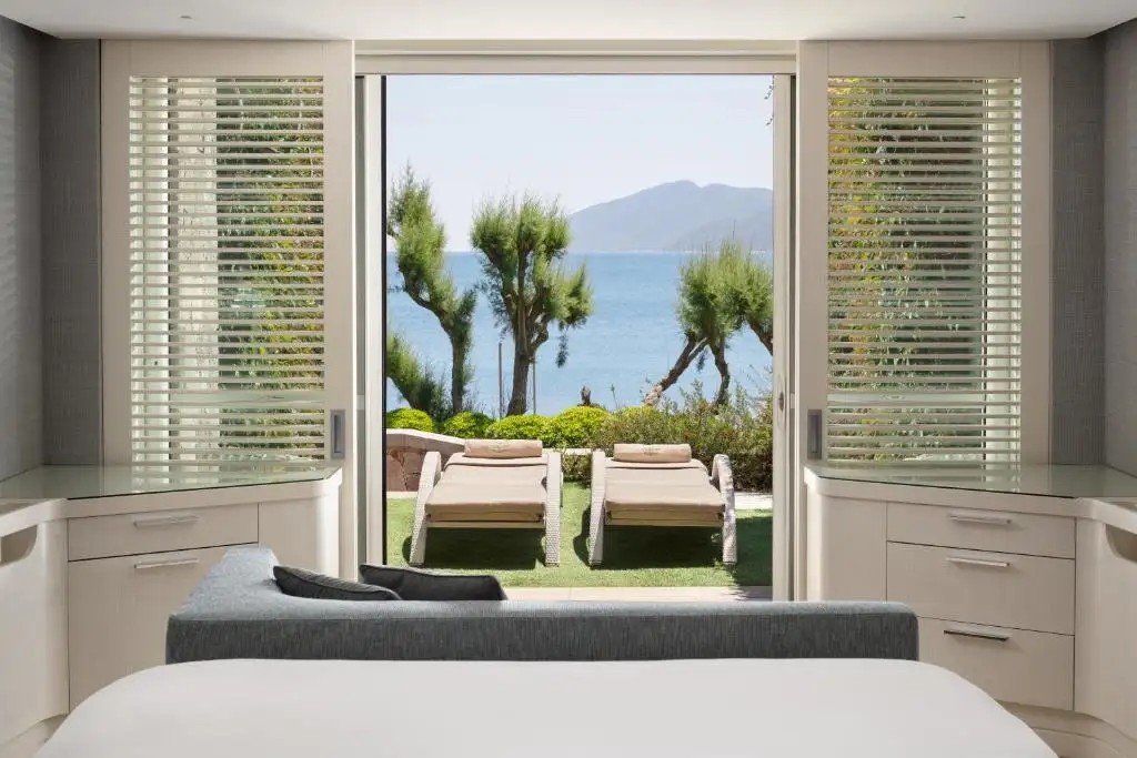 CARESSE A LUXURY COLLECTION