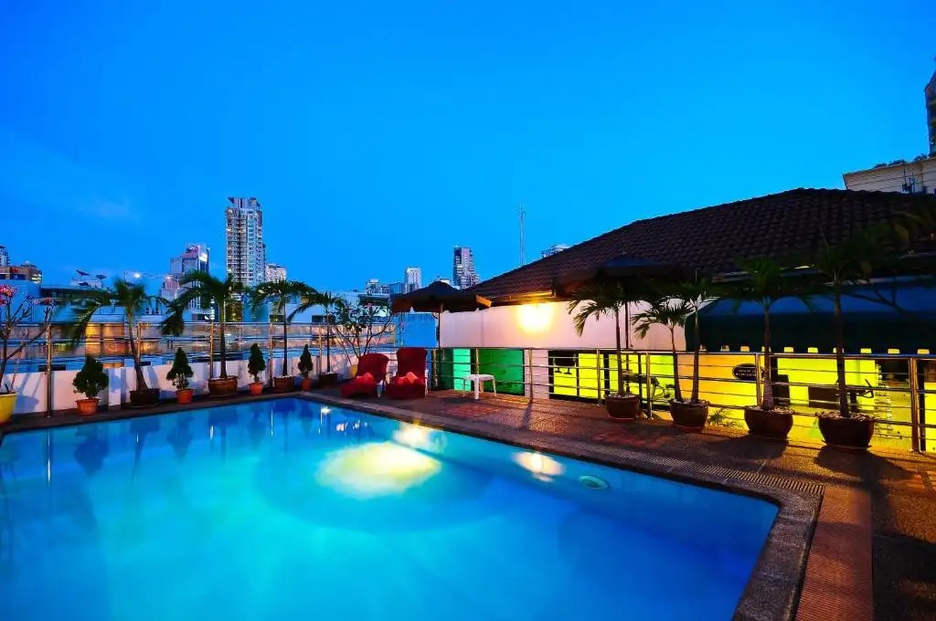 ADMIRAL SUITES