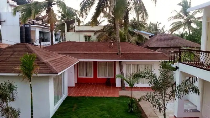 PAPARAZZI BEACH RESORT