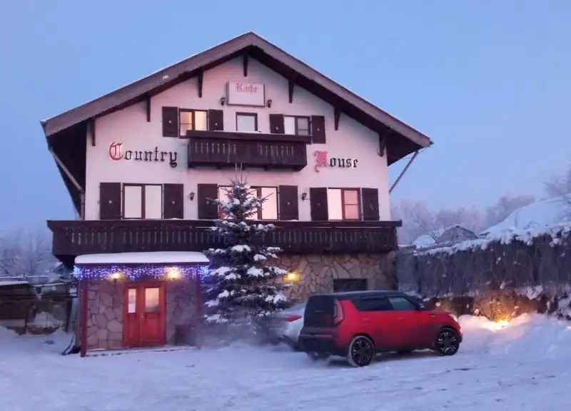 COUNTRY HOUSE