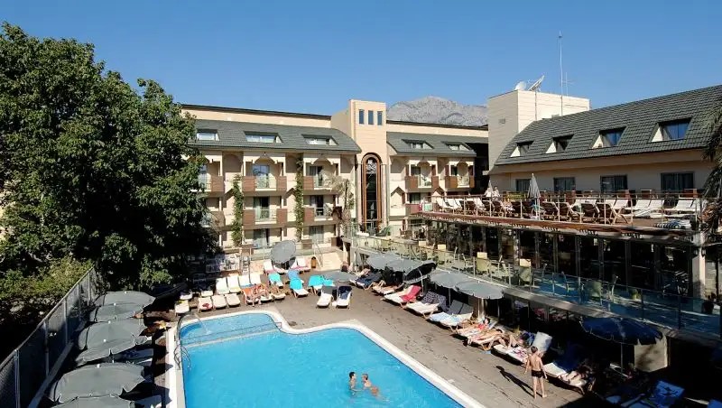 ROYAL AMBASADOR HOTEL (EX. AMBASSADOR ANEX)