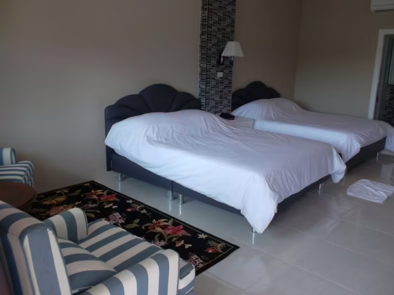 OYO 765 POM POM RESIDENCE