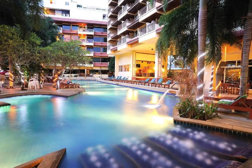 B BURI HOTEL