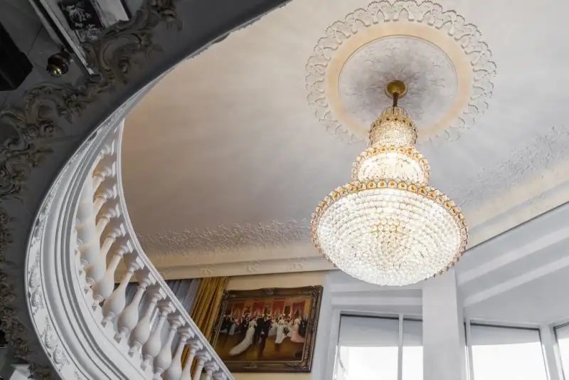 THE GOLDEN ROOMS