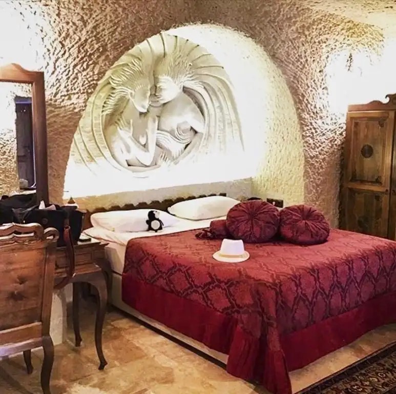 PHOCAS CAVE SUITES