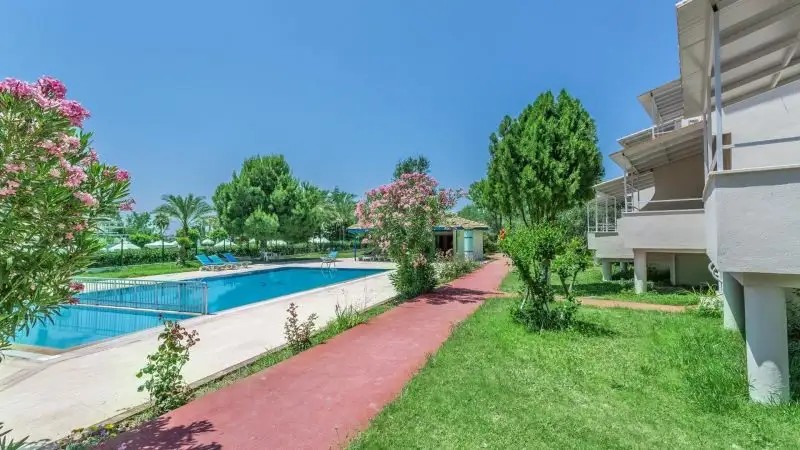 HEAVEN BEACH APART