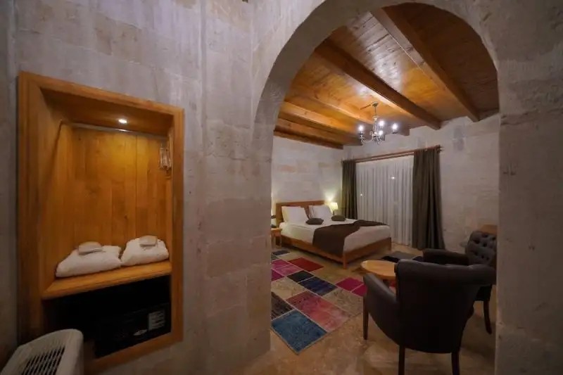 SECRET HILL CAVE SUITES