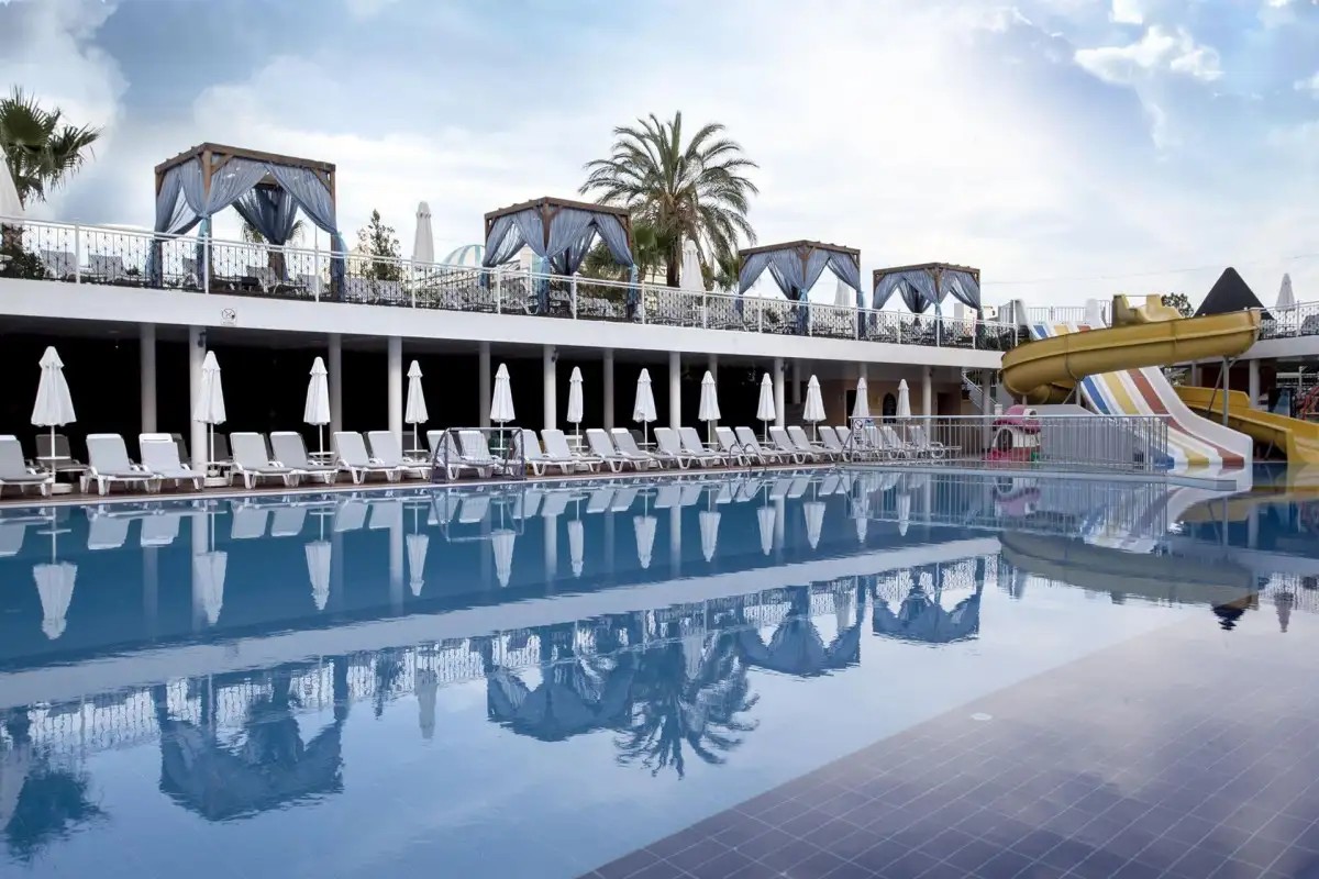 DREAM WORLD RESORT & SPA