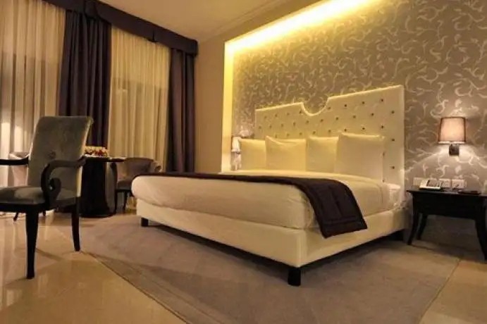 WARWICK IL PALAZZO HOTEL & SUITES