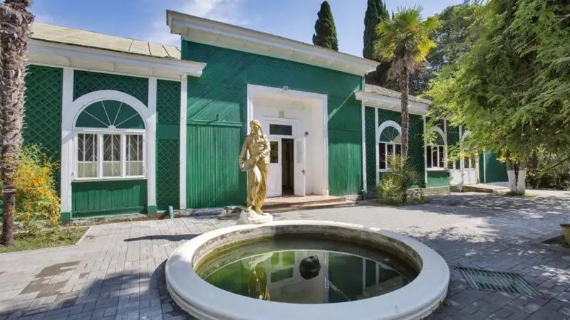 ЗОЛОТОЙ БЕРЕГ ГУДАУТА