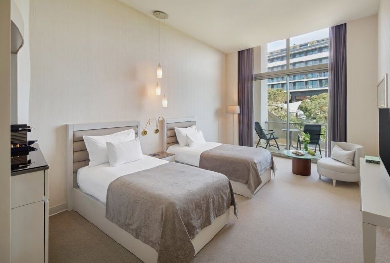 family suite land view