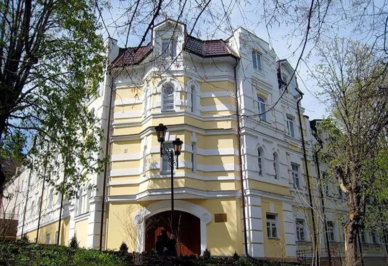 ОКТЯБРЬ КИСЛОВОДСК