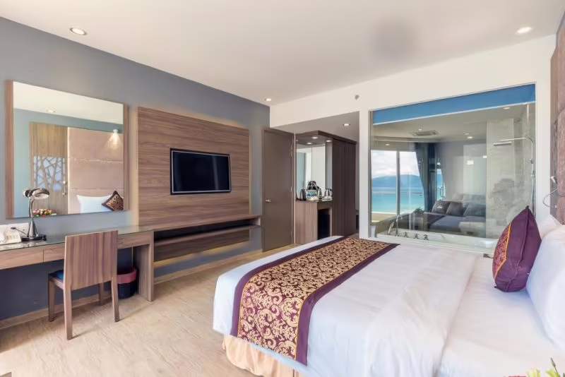 GOLDEN PEAK RESORT & SPA CAM RANH