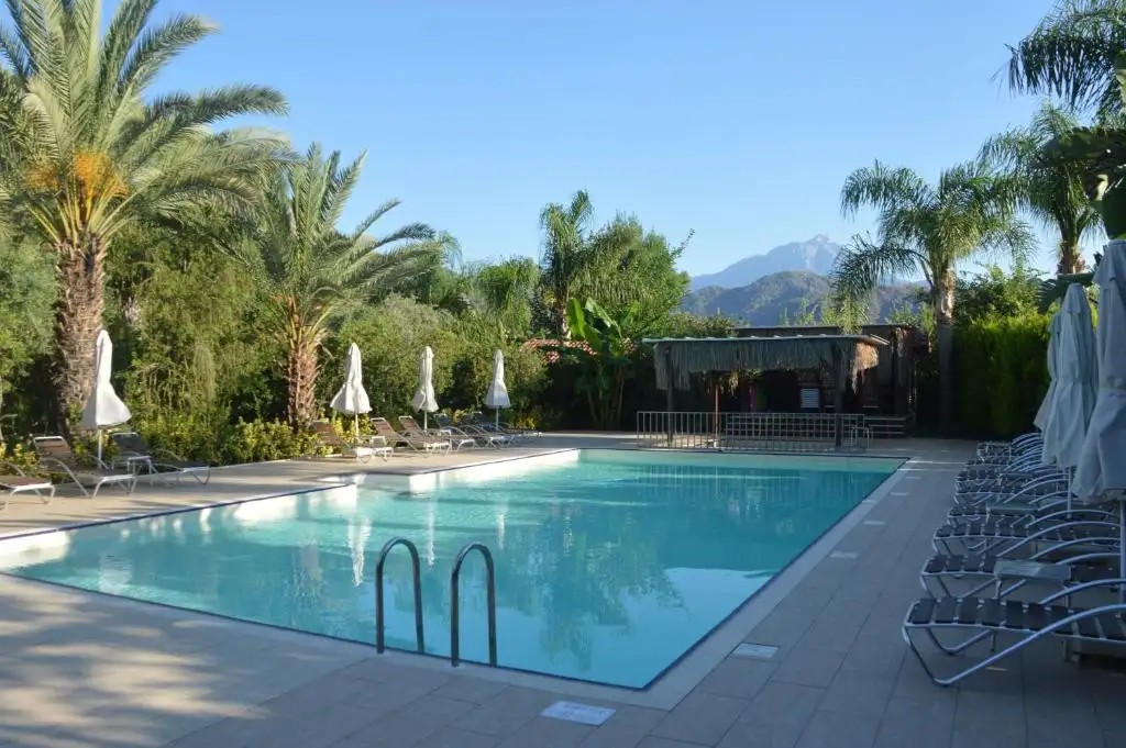 AZUR HOTEL CIRALI