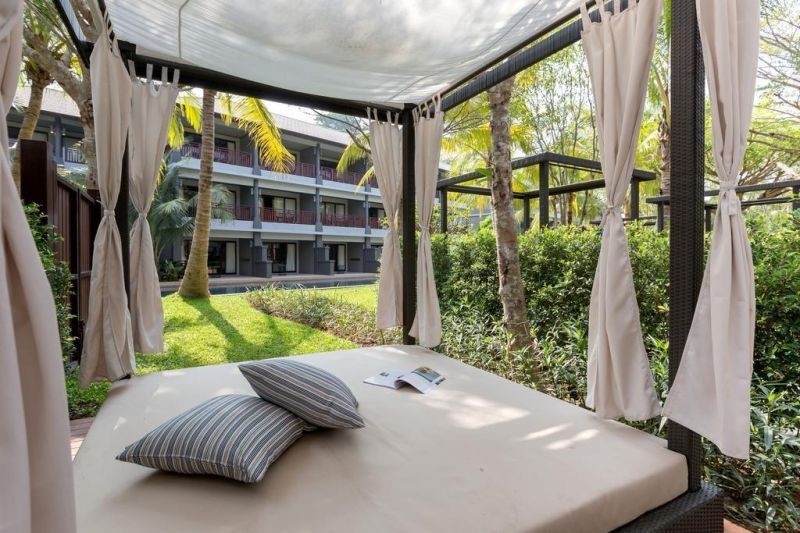 garden cabana pool access
