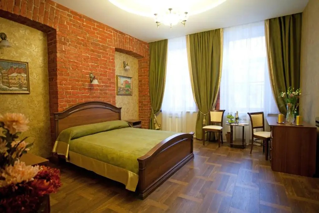 CASTLE HOTEL