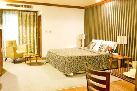 THE VICTORY EXECUTIVE RESIDENCES